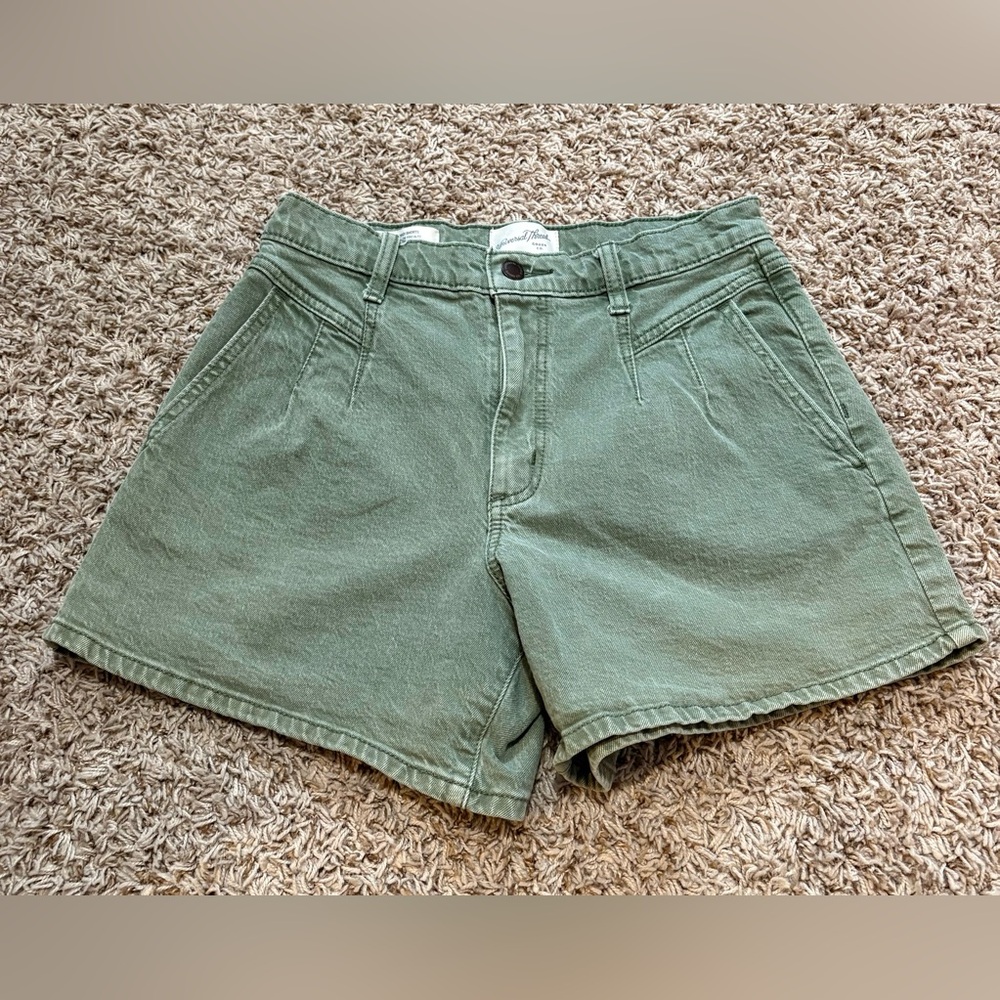 Universal Thread High Rise Midi Shorts Womens size 6/28